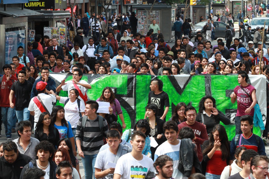 Marcha de Estudiantes de la Asamblea General Politécnica del IPN, de la Torre del Caballito a la SEP, el 14 de octubre de 2014. Foto: La Jornada