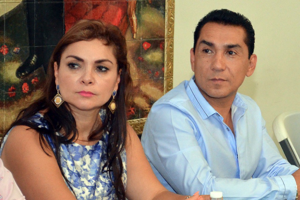 María de los Ángeles Pineda, dirigente del DIF local, y su esposo, José Luis Abarca, alcalde con licencia de Iguala y actualmente prófugo. Foto: AP