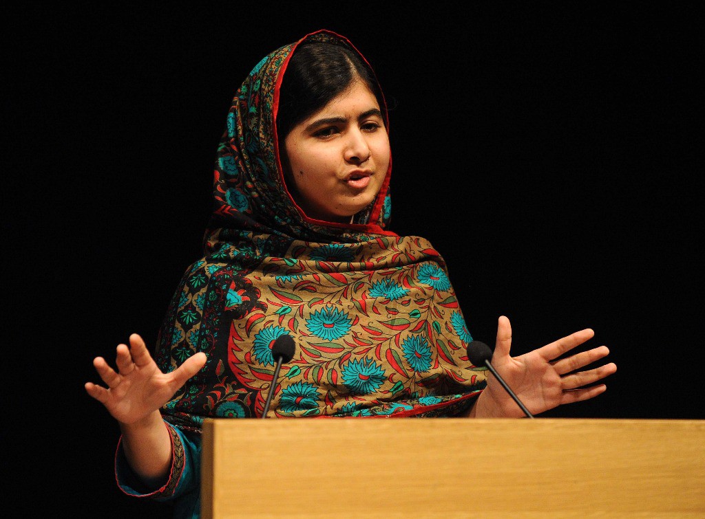 Malala Yousafzai, durante una conferencia en Birmingham, la víspera, horas después de haber recibido el Premio Nobel de la Paz por su defensa de la educación infantil. Foto Ap