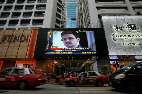 Imagen en la televisión de Hong Kong de Edward Snowden en junio de 2013. Foto Ap
