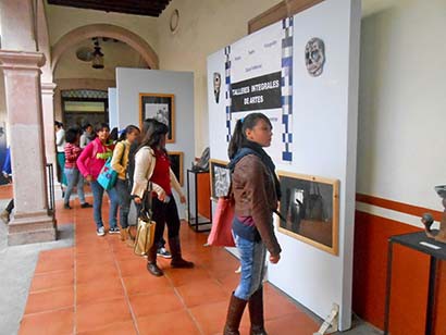 La exposición se encuentra en las instalaciones del edificio de Rectoría ■ FOTO: LA JORNADA ZACATECAS