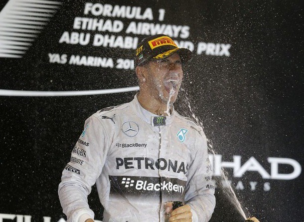 Lewis Hamilton, piloto de Mercedes, obtuvo el GP de Abu Dabi, colocándose como el número uno de la F1. Foto: