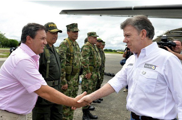 El presidente de Colombia, Juan Manuel Santos (derecha) en imagen del 25 de noviembre de 2014. Foto Xinhua