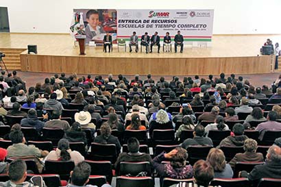 El pasado 10 de noviembre, se realizó en la capital zacatecana el acto oficial de entrega de recursos del programa Escuelas de Tiempo Completo ■ FOTO: ANDRÉS SÁNCHEZ