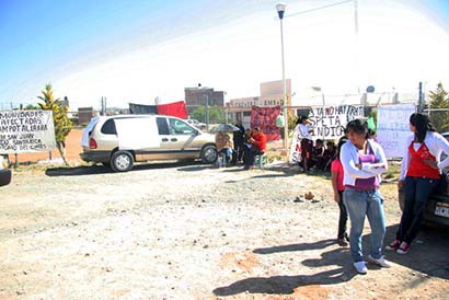 Imagen de archivo de una protesta del trabajadores del Colegio de Estudios Científicos y Tecnológicos del Estado de Zacatecas ■ foto: miguel ángel núñez