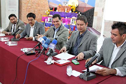 Diputados del PAN-PRD-PT-MC ofrecieron una conferencia de prensa ■ FOTO: ANDRÉS SÁNCHEZ