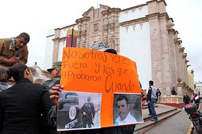 Los ex uniformados expresaron sus inconformidades a la prensa ■ FOTOS ANDRÉS SÁNCHEZ