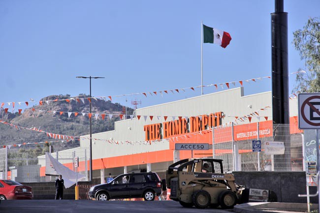 La sucursal de Home Depot se ubica en el municipio de Guadalupe ■ foto: Ernesto Moreno