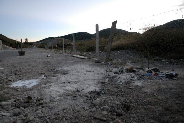 Los cuerpos fueron encontrados al interior de una camioneta, en la carretera federal que va de Chilapa a Zitlala, en la Montaña Baja. Foto: Cuartoscuro