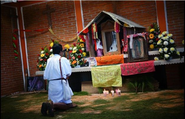 Misa en memoria de las 45 víctimas de la masacre de Acteal, el pasado 22 de diciembre. Foto Pedro Anza / Cuartoscuro
