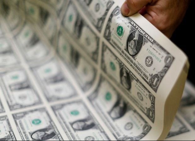 Impresión de dólares en Washington. Foto Reuters