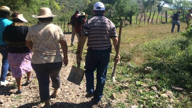 Integrantes de la Upoeg y familiares de los 43 normalistas desaparecidos localizaron dos fosas con restos humanos cerca de la laguna de Tuxpan, el pasado 23 de noviembre. Foto Cuatoscuro/Archivo