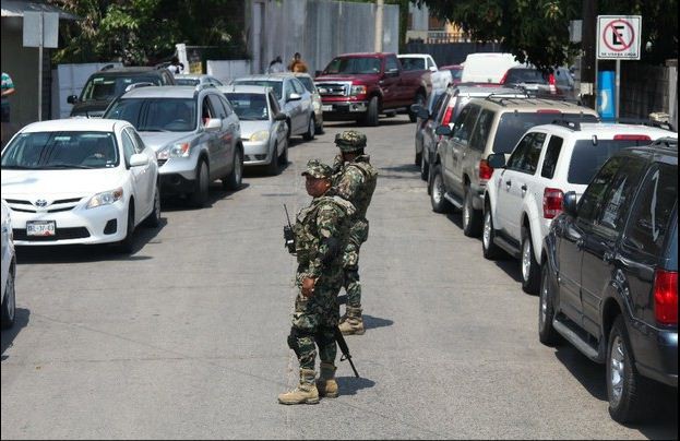 Elementos militares vigilan las calles de Tamaulipas. Foto Cuartoscuro / Archivo