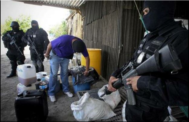 Narcolaboratorio encontrado en Valle de Chalco, en 2012. Foto: La Jornada