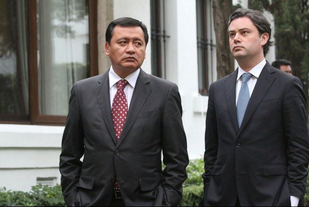 El secretario de Gobernación, Miguel Ángel Osorio Chong, y el jefe de la Oficina de Presidencia, Aurelio Nuño Mayer, el pasado 27 de octubre. Foto: La Jornada