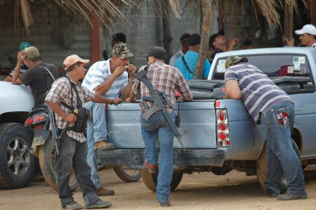 Policías comunitarias en Michoacán. Foto: La Jornada