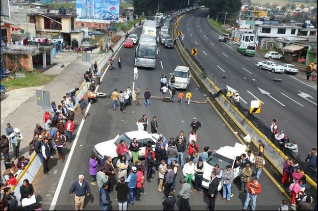 Protesta de los habitantes de Tres Marías. Foto: La Jornada