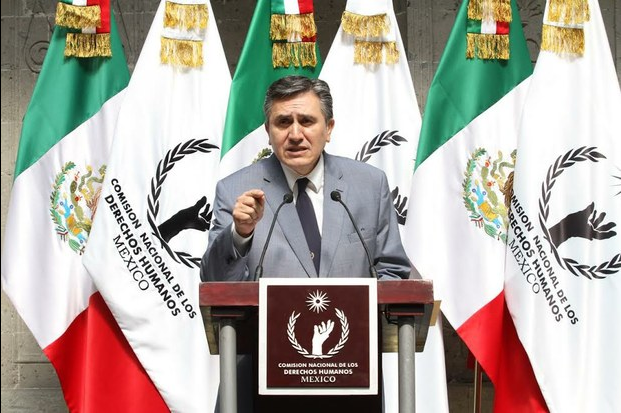El nuevo presidente de la CNDH, Luis Raúl González Pérez, al ofrecer un mensaje con motivo del inicio de su gestión. Foto: La Jornada