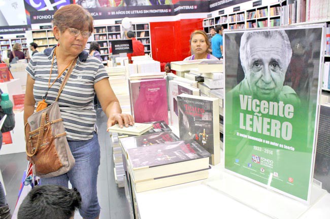 En la feria también se realizó un homenaje al periodista Vicente Leñero, quien falleció el pasado 3 de diciembre ■ foto: ALEJANDRO ORTEGA NERI