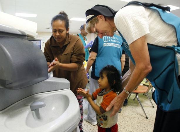 Centro de atención a inmigrantes en McAllen, Texas. Foto Ap
