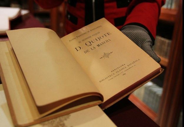 En la Biblioteca del Museo Franz Mayer, se lleva a cabo la exposición dedicada a las ediciones del libro Don Quijote de la Mancha, que data de 1600. Foto Notimex
