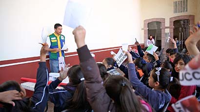Niños de varias escuelas acudieron a la propuesta de divulgación científica del Cozcyt ■ FOTO: MIGUEL ÁNGEL NÚÑEZ