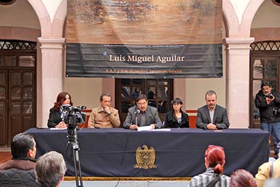 Aspectos del evento inaugural y entrega del premio a Luis Miguel Aguilar ■ FOTO: ANDRÉS SÁNCHEZ