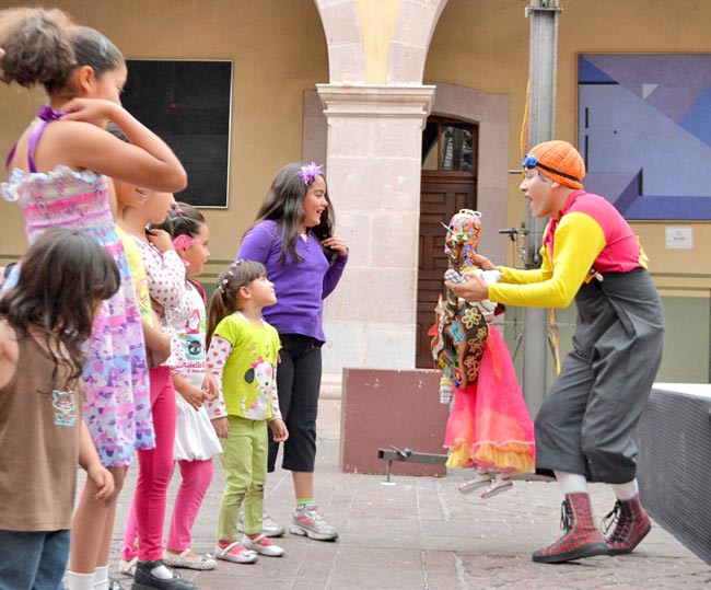 Cuestionan que los recursos disponibles privilegiarán sólo la organización del Festival Cultural ■ foto: La Jornada Zacatecas