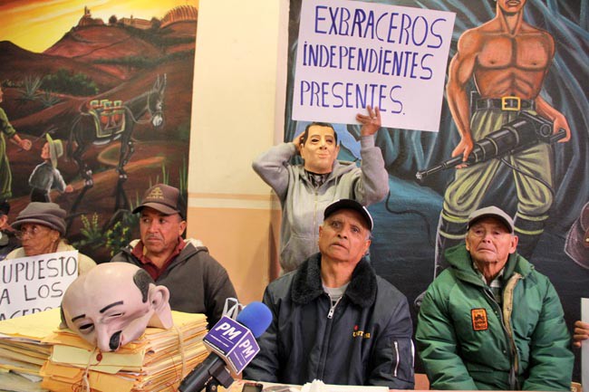 La Unión de ex Braceros Independientes presentó su testimonio ante los medios de comunicación ■ foto: andrés sánchez