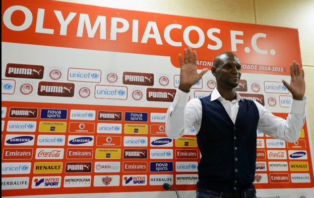 Eric Abidal, jugador del Olympiacos, después de la conferencia de prensa en el estadio Georgios Karaiskakis de El Pireo. Foto AP