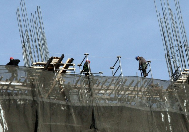 Trabajadores de la construcción en Paseo de la Reforma, el 21 de diciembre de 2014. Foto María Meléndrez Parada
