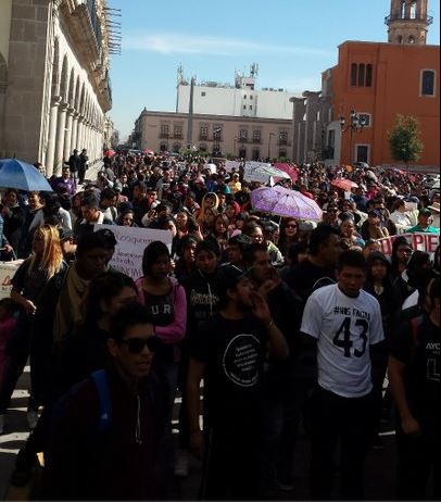 Marcha por las calles de la capital de Durango. Foto: La Jornada
