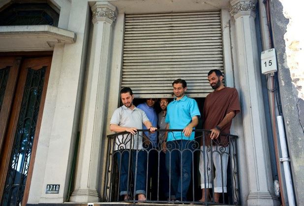 Los seis liberados de Guantánamo a su llegada a Uruguay. Foto Ap