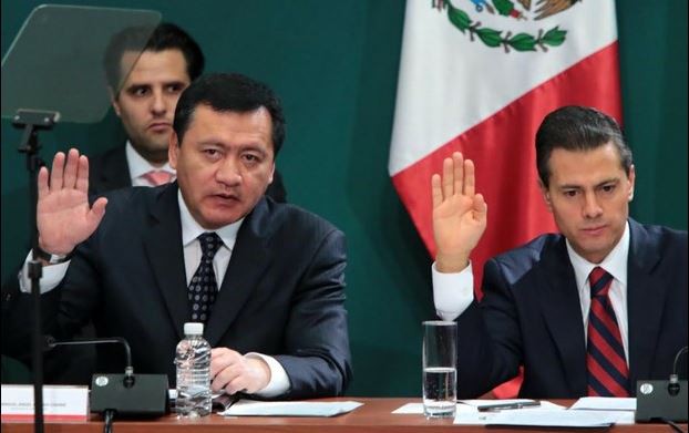 El secretario de Gobernación, Miguel Ángel Osorio Chong, y el presidente Enrique Peña Nieto, en la sesión del Consejo Nacional de Seguridad Pública. Foto: La Jornada