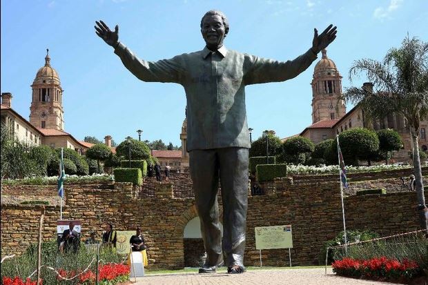 Conmemoración oficial del primer aniversario luctuoso del líder sudafricano Nelson Mandela en la ciudad de Pretoria. Foto Reuters