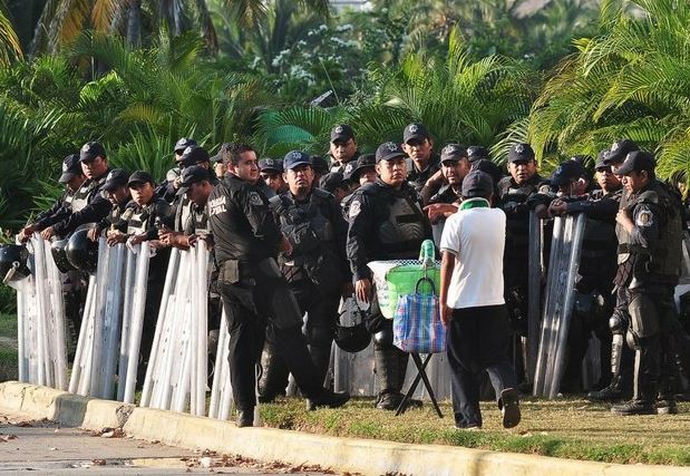 Se reforzó la seguridad en Acapulco previo a la gira del presidente Enrique Peña Nieto. Foto Reuters