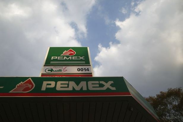 Pemex se ha visto obligado a buscar nuevos compradores del tipo de crudo Olmeca. Foto Reuters
