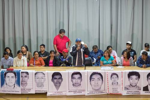 Familiares de los normalistas de Ayotzinapa desaparecidos informaron en conferencia de prensa, en la sede de la sección 9 del SNTE, que continuarán la búsqueda de sus seres queridos.Foto Pablo Ramos