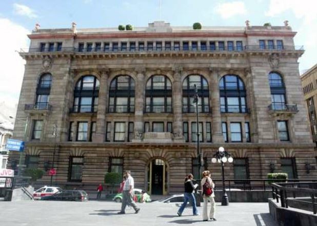 Fachada del Banco de México en la ciudad de México. Foto: Guillermo Sologuren