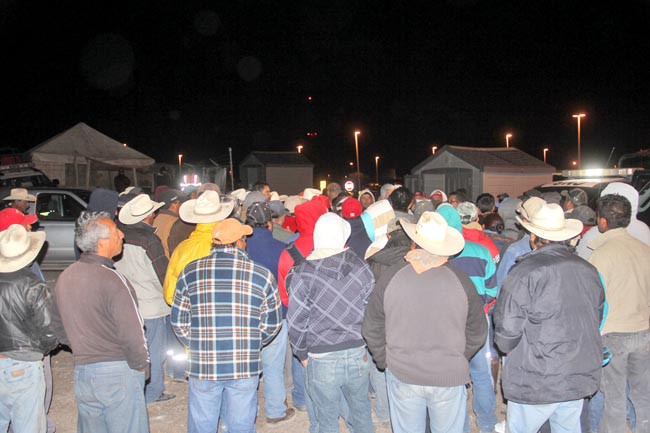 Aspecto del bloqueo realizado por trabajadores a la mina Peñasquito ■ FOTO: la jornada zacatecas