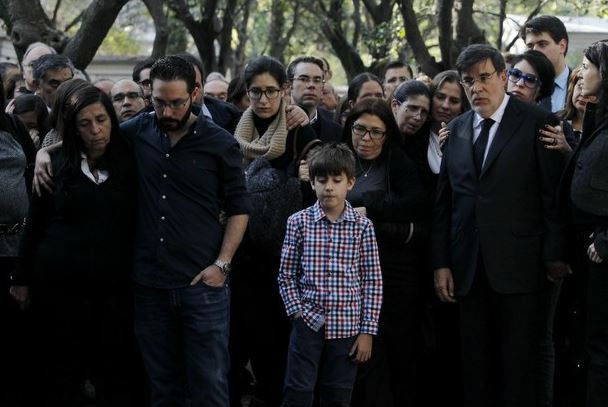 Familiares, amigos y periodistas asistieron al funeral de Julio Scherer, fundador y director de la revista 'Proceso'. Foto Víctor Camacho