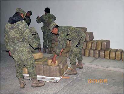 Los militares pusieron la droga a disposición del Ministerio Público federal ■ FOTO: LA JORNADA ZACATECAS