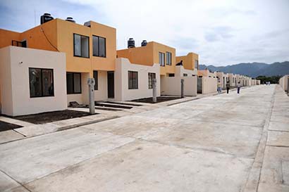 Docentes y administrativos mantiene sus derechos para adquirir un crédito de vivienda ■ foto: La Jornada Zacatecas