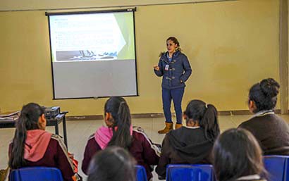 Mediante tres sesiones grupales, se instruyó a estudiantes sobre procesos de reciclaje de desechos sólidos ■ FOTO: LA JORNADA ZACATECAS