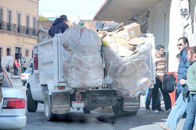 Actualmente el municipio de la capital tiene el funcionamiento 37 vehículos para recolección de residuos sólidos ■ fotos: LA JORNADA ZACATECAS