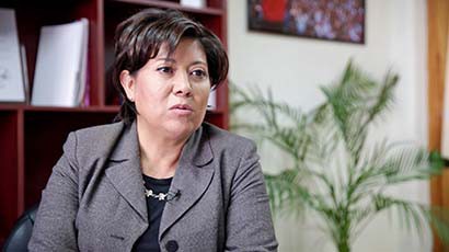 La legisladora zacatecana Judit Guerrero, al rendir cuentas de su trabajo como representante de la sociedad ■ FOTOs: ANDRÉS SÁNCHEZ Y MIGUEL ÁNGEL NÚÑEZ