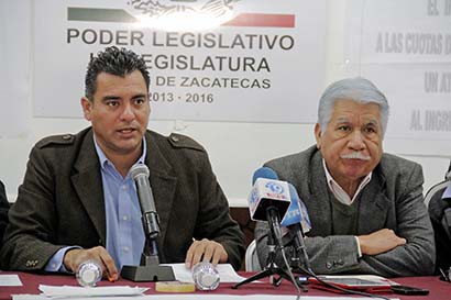 El diputado del PT, José Luis Figueroa, en uso de la voz, presidió conferencia del Frente Social por la Soberanía Popular del Estado de Zacatecas ■ Foto: ERNESTO MORENO