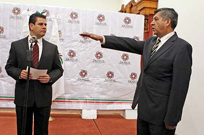 Jaime Santoyo Castro, notario público con licencia, rindió la protesta de ley ■ FOTO: ANDRÉS SÁNCHEZ