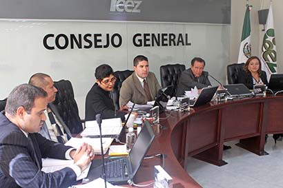 En sesión del Consejo General del IEEZ se leyó el Dictamen de Distribución y Aplicación del Presupuesto para este 2015 ■ FOTO: RAFAEL DE SANTIAGO
