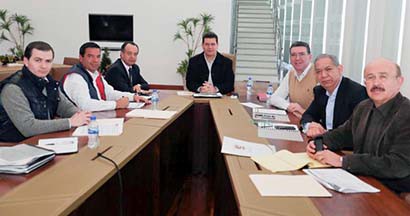 Alonso se reunió con algunos de sus colaboradores y funcionarios federales ■ FOTO: LA JORNADA ZACATECAS